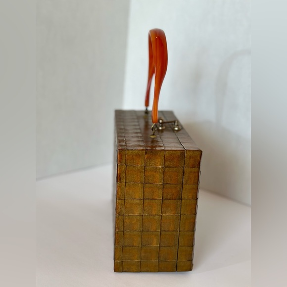 Beautiful 1960s Wood Box Purse w Brown and Gold Iridescent Weaved Style Finish - Picture 9 of 10